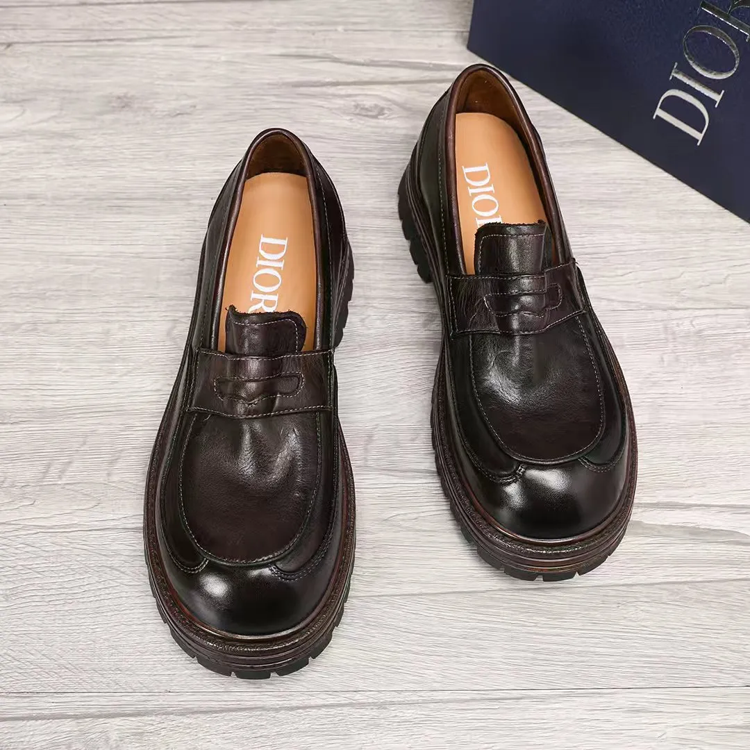 Factory price 540 🕷️🕷️[Dior] Dior's new men's shoes are launched in Hong Kong counters. Official website 1:1 production. Original Italian patented cowhide + water-dyed 🐂 leather lining. Designed by European and American masters. Goodyear craftsmanship, washed cowhide, perfect shape to create counter quality, solid color rubber wear-resistant outsole and classic dazzling toe! Super versatile and very comfortable. High-end without losing taste, fashionable and novel! ! Absolute focus! Colors optional, code number 38-44 (45 customized)